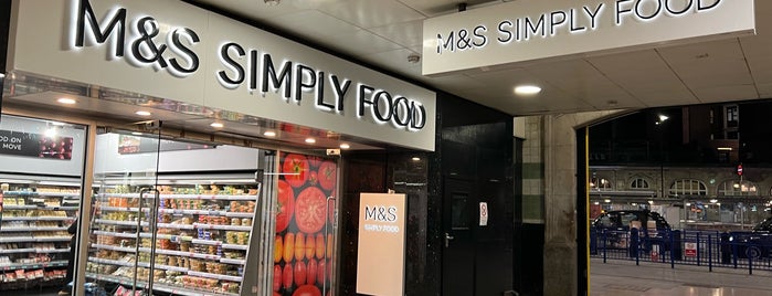 M&S Simply Food is one of London Victoria station.