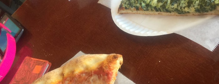 Angelo's Pizza is one of Posti che sono piaciuti a Ba¡lعyڪ®.