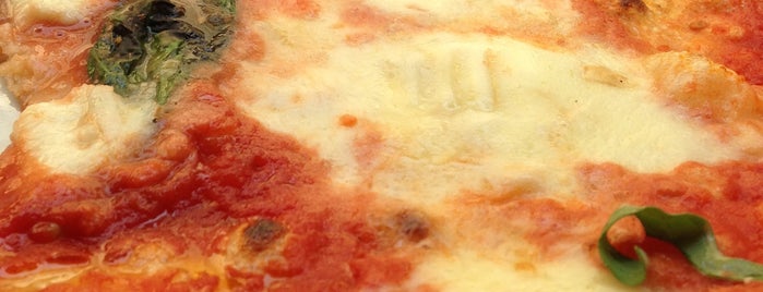 PizzaRé is one of Roma Comer.