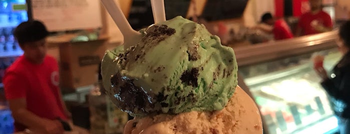 Pop's Old Fashioned Ice Cream Company is one of Posti che sono piaciuti a Saeed.