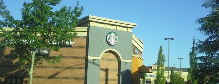 Starbucks is one of Lugares favoritos de Wade.