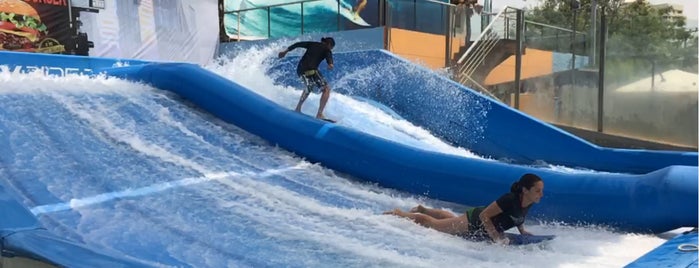 Chang surf bar is one of Robert'in Beğendiği Mekanlar.