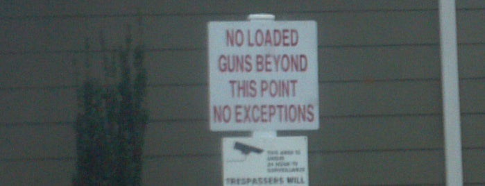 Lynchburg Arms & Indoor Shooting Range is one of สถานที่ที่ gary ถูกใจ.