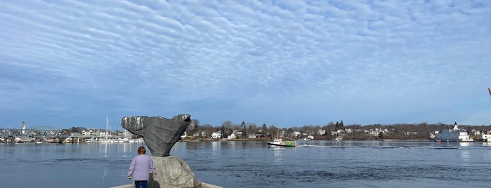 Four Tree Island is one of NH//ME//VT.