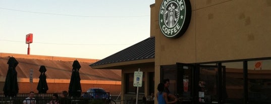 Starbucks is one of สถานที่ที่ Matt ถูกใจ.
