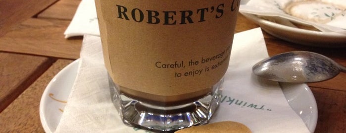 Robert's Cafe is one of ŞeydArifcan'ın Kaydettiği Mekanlar.