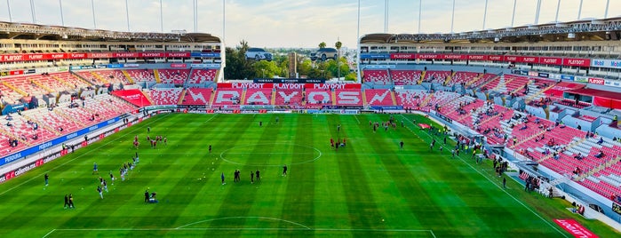 Estadio Victoria is one of Lista.
