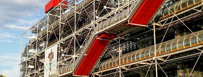 Arrêt Centre Georges Pompidou [38,47,75,N12,N13,N14,N23] is one of To Try - Elsewhere12.
