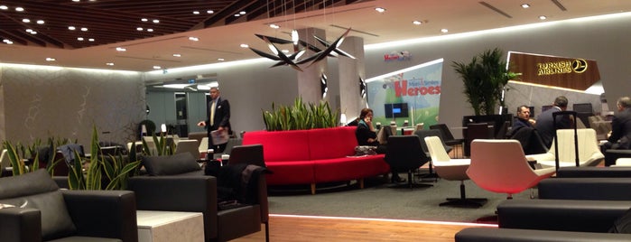 Turkish Airlines Lounge is one of Tempat yang Disukai Taha.