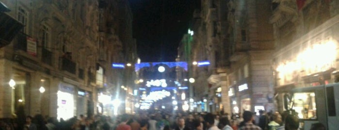 İstiklal Caddesi is one of Istanbul.