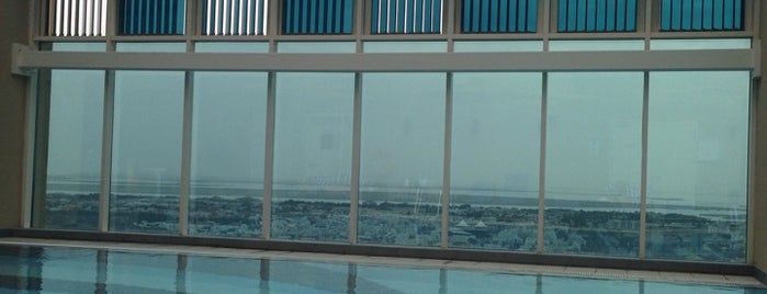 Rooftop pool at Grand Millennium is one of Jonoさんのお気に入りスポット.