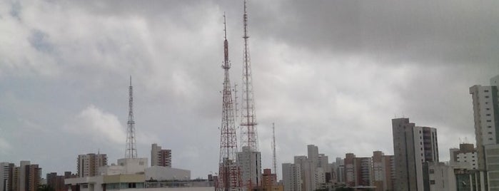 Centro de Estudos Odontologicos Paulo Picanço - CEOPP is one of Lugares favoritos de Ticiane.