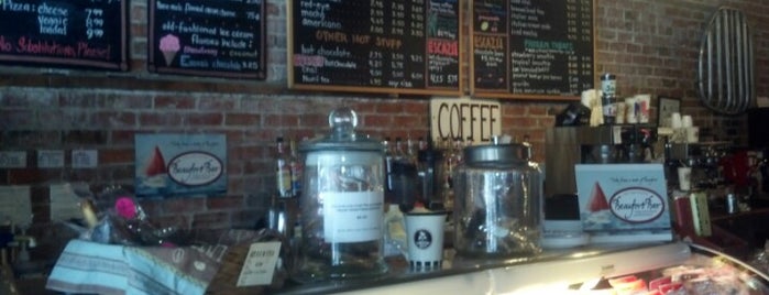 The Beaufort Coffee Shop is one of Lieux qui ont plu à Andrew.