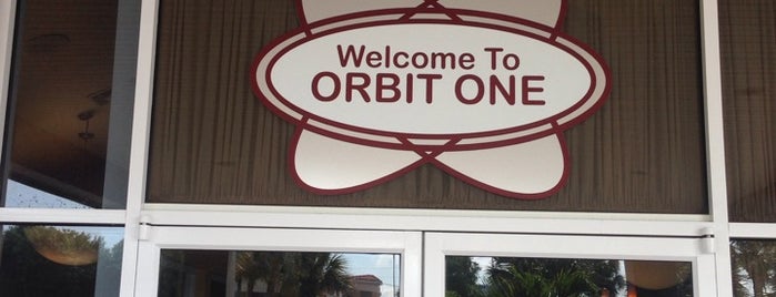 Orbit One Vacation Villas is one of Locais curtidos por Katharine.