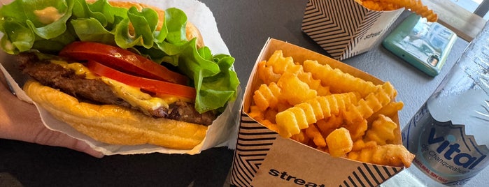 Streat Burger is one of Chile 2019.