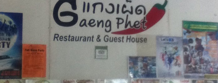 Gaeng Phet Restaurant is one of สถานที่ที่ Kira ถูกใจ.