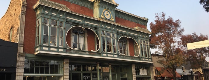 Downtown St. Helena is one of Lieux qui ont plu à Olivia.