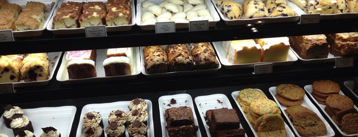 Main Street Bakery (feat. Starbucks) is one of Orlando - Alimentação (Food).