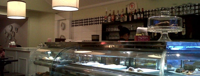 Myriam Café is one of สถานที่ที่บันทึกไว้ของ Fabio.