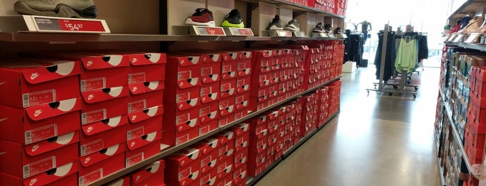 Nike Factory Store is one of Evan[Bu] Des Moines Hot Spots!.