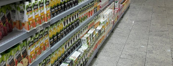 Sonda Supermercados is one of Lugares favoritos de Adriano.