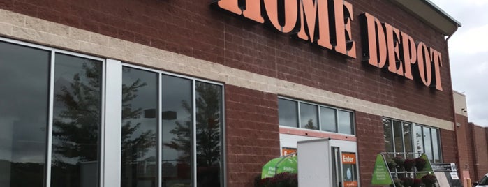 The Home Depot is one of Josueさんのお気に入りスポット.