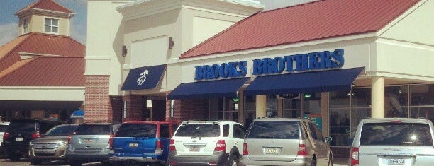 Brooks Brothers Outlet is one of Lugares favoritos de Brad.