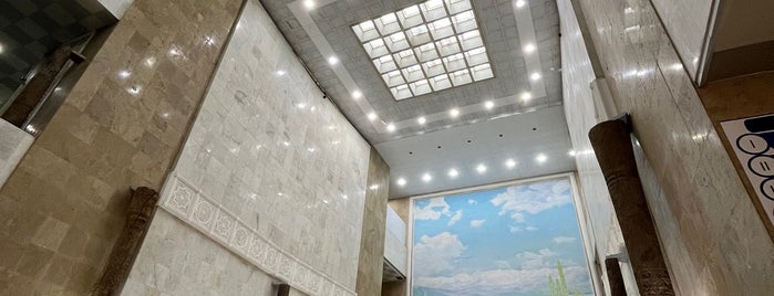 Uzbekistan National History Museum is one of Tempat yang Disukai Taner.