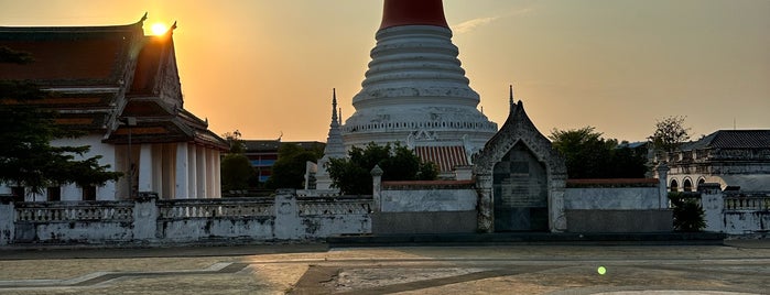 Wat Phra Samut Chedi is one of สมุทรปราการ, ฉะเชิงเทรา.