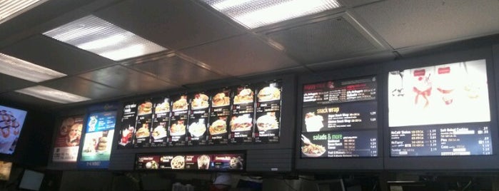 McDonald's is one of Locais curtidos por Matt.