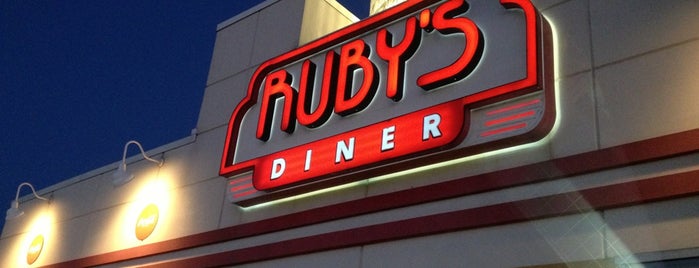 Ruby's Diner is one of Lugares favoritos de Lorraine-Lori.