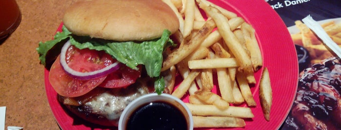 T.G.I. Friday's is one of Locais curtidos por Floydie.