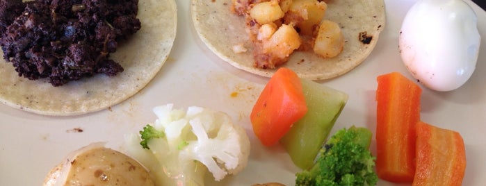 Tacos de Guisado “El Bufe“ is one of Posti che sono piaciuti a Olivia.