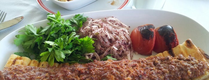 Nihat Restaurant is one of สถานที่ที่ Yılmaz ถูกใจ.