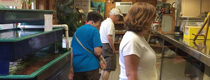 Ward's Seafood Market is one of Must-visit Food in Clearwater.