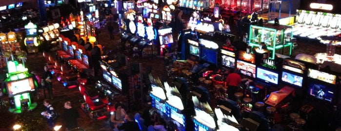 Dave & Buster's is one of Lieux qui ont plu à Steph.