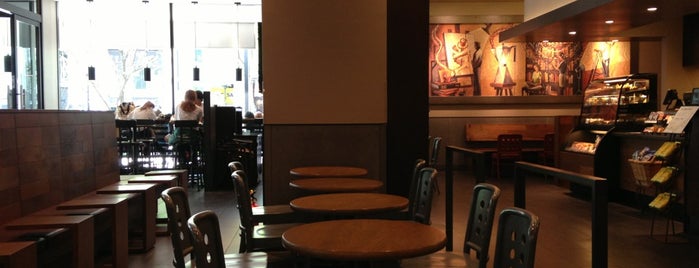 Starbucks is one of Orte, die Luis Arturo gefallen.