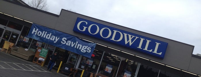 Bellevue Goodwill is one of Lugares favoritos de Taylor.