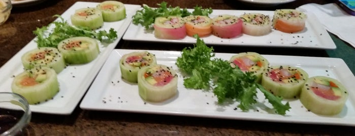 Sushi Maki is one of สถานที่ที่ Mari ถูกใจ.