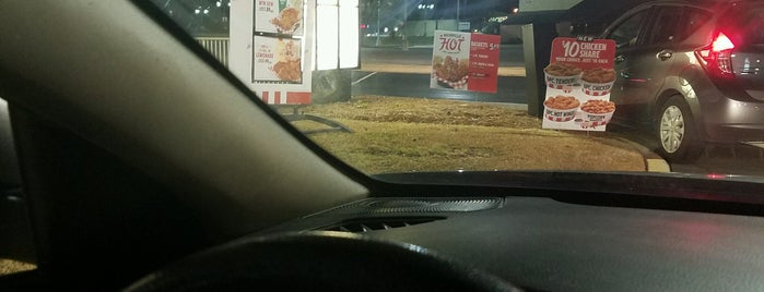 KFC is one of danielle'nin Beğendiği Mekanlar.