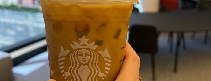 Starbucks Pickup with Amazon Go is one of New york 🗽.