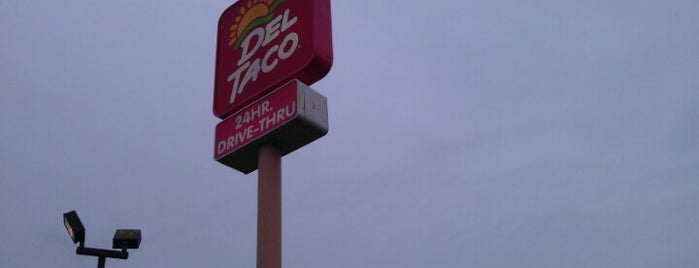 Del Taco is one of สถานที่ที่ Oscar ถูกใจ.