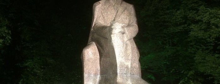 Raiņa piemineklis | Monument to Rainis is one of สถานที่ที่ Carl ถูกใจ.