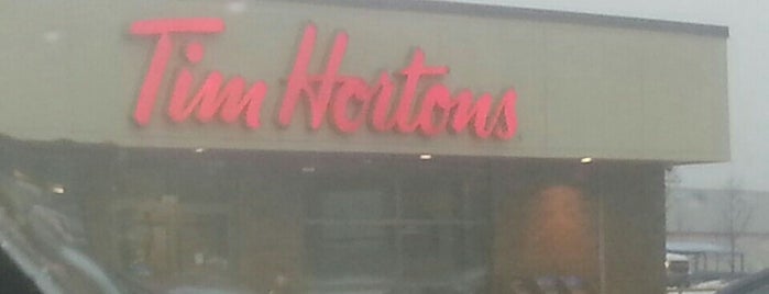 Tim Hortons is one of Tempat yang Disukai Ron.