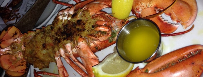 Turner Seafood Grill & Market at Lyceum Hall is one of Lugares favoritos de David.