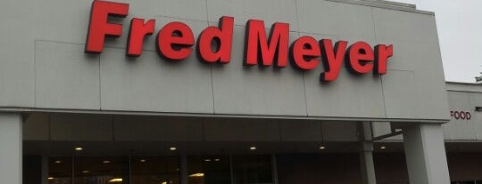 Fred Meyer is one of Erikさんのお気に入りスポット.