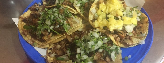 Taco'n Madre is one of Lugares favoritos de Orlando.