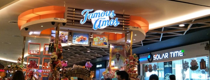 Famous Amos is one of Tracy 님이 좋아한 장소.