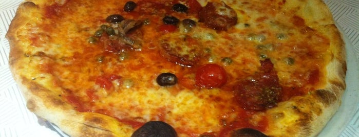 Pizzeria Vesuvio is one of Locais curtidos por Marco.