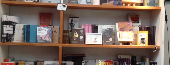 Mahuna books et cetera (แมวหูหนา) is one of Book Shop & Library.